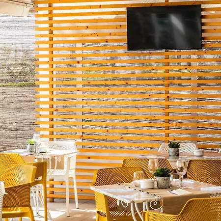 Cabot Romantic- Adults Only Готель 3*