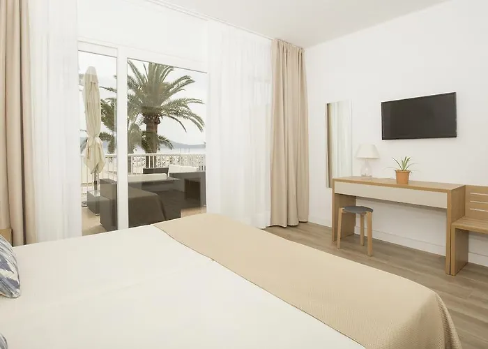 Cabot Romantic- Adults Only Готель 3*