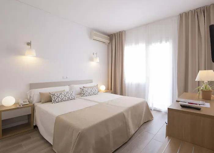 Cabot Romantic- Adults Only Готель 3*